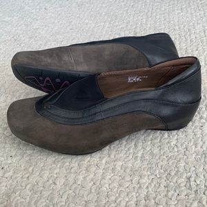 Earthies comfort walking loafer brown/black 7.5
